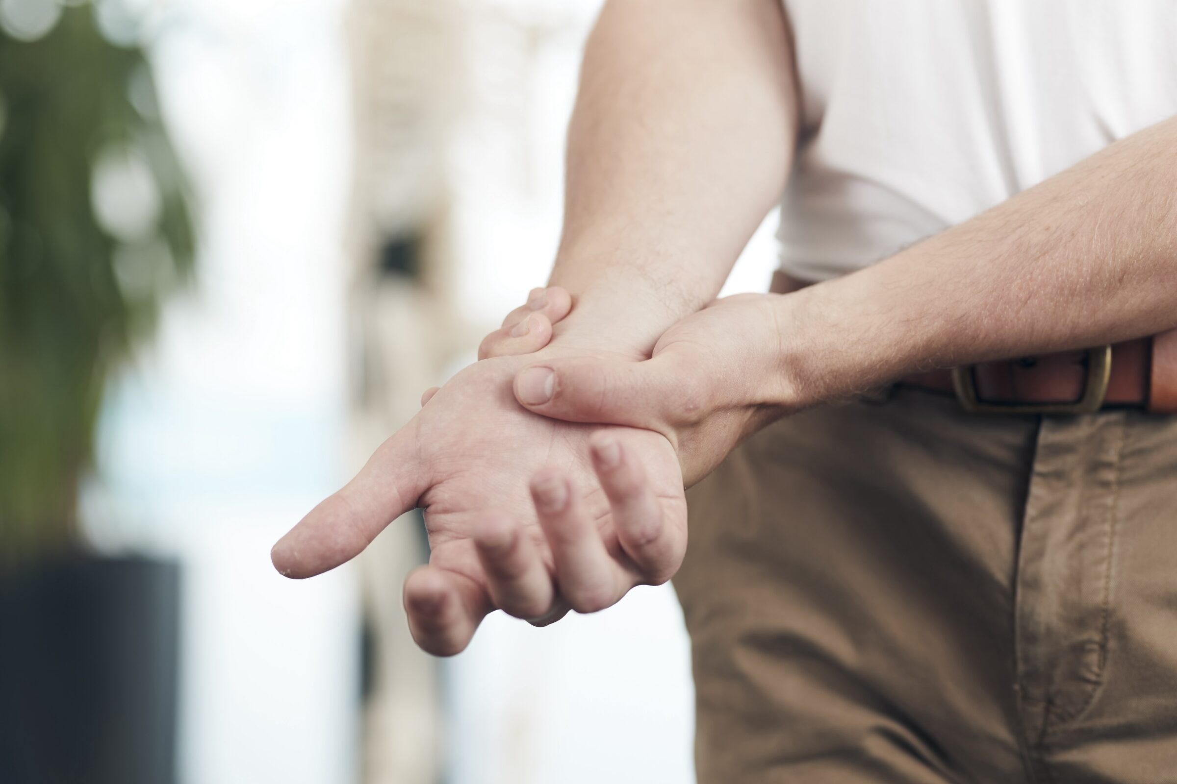 polsklachten pijn aan de pols carpaal tunnel syndroom chiropractie spine clinics